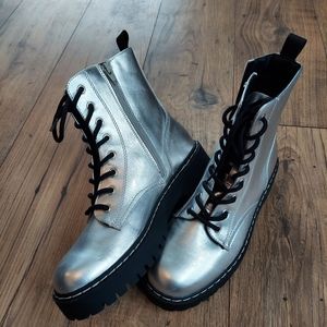 Silver Boots, Size W 8.5, Sincerely Jules